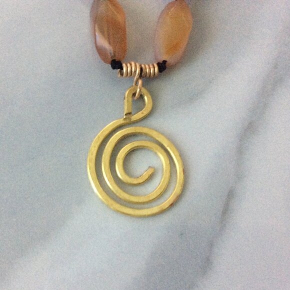 Natural Agate/Carnelian Beaded Necklace with a Swirl Pendant - Picture 5 of 8